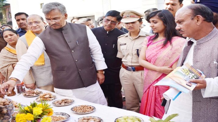 गोपेश्वर में आयोजित जनता मिलन कार्यक्रम में मुख्यमंत्री ने सुनी लोगों की समस्याऐं 1 Hello Uttarakhand News »