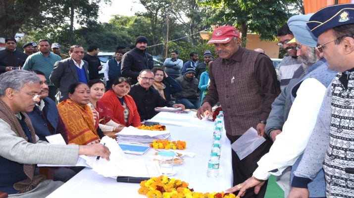 अधिकारियों व कर्मचारियों को आमजन के द्वार जाना होगा, न कि जनता को सरकार के पास: सीएम 1 Hello Uttarakhand News »