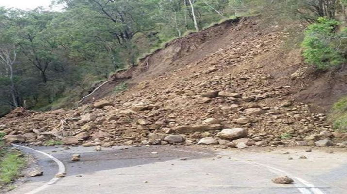 पिथौरागढ़: सड़क कटिंग के दौरान लैंड स्लाइड में दबने से 2 मजदूरों की मौत 1 Hello Uttarakhand News »