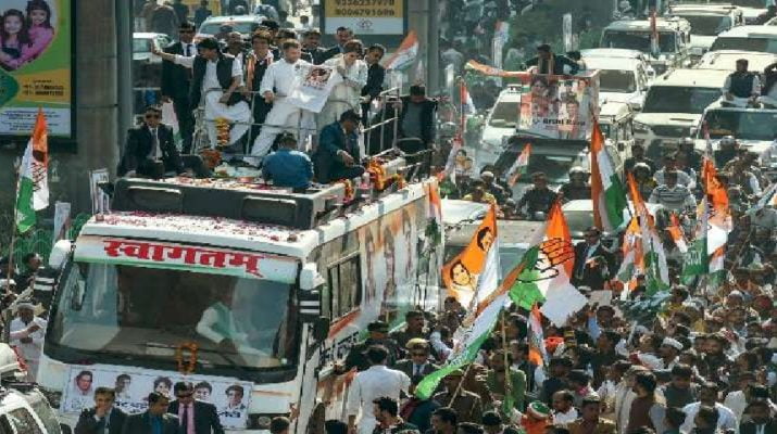 प्रियंका के रोड शो में जनसैलाब, कार्यकर्ताओं ने शरीर पर पेंट करवाया 'चौकीदार चोर है' 1 Hello Uttarakhand News »