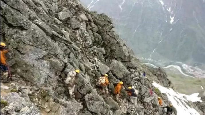 17000 फीट की ऊंचाई पर ITBP की 14 हिम वीरांगनाओं ने फहराया तिरंगा 1 Hello Uttarakhand News »